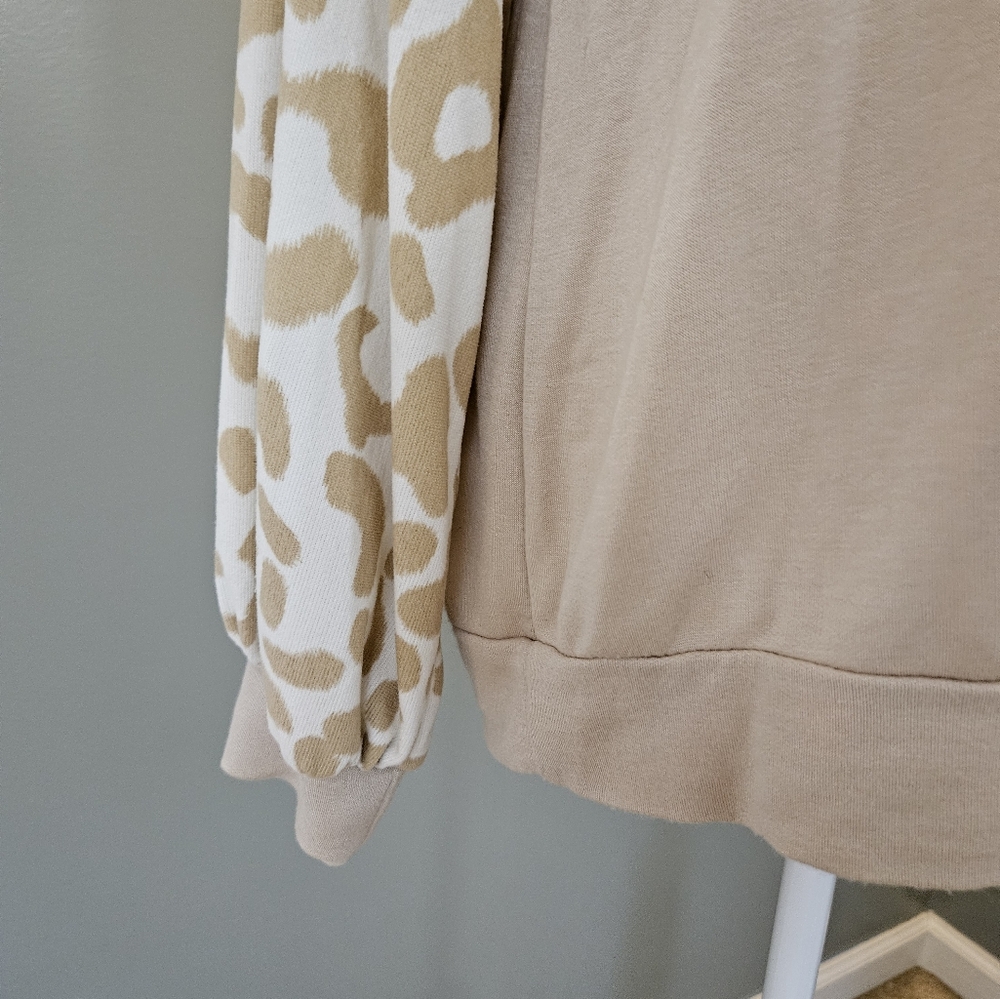 BiBi Beige Criss-Cross Neck Women's Sweater Animal Print Sleeves Medium M - Picture 4 of 11